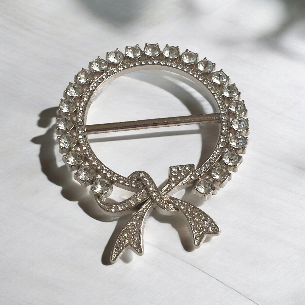 Vintage Rhinestone Circle Bow Scarf Wreath Clear Silver Tone Holiday Fashion